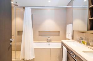 Koupelna v ubytování HomesGetaway - Sophisticated 3BR with Maids Room in Downtown