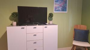 A television and/or entertainment centre at Sasso-студио 3