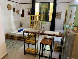 Posezení v ubytování The Pallet Nook, Cozy Studio in Kilifi