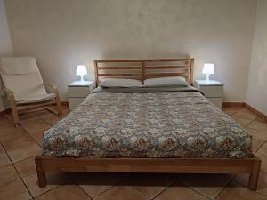 A bed or beds in a room at Appartamento Aci Sant'Antonio