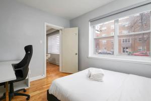 a bedroom with a bed and a desk and a window at Luxurious 1BR unit in Montreal in Montréal +6 photos