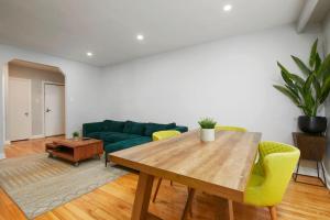 Fotografie z fotogalerie ubytování Stylish 2BR in Montreal v Montrealu