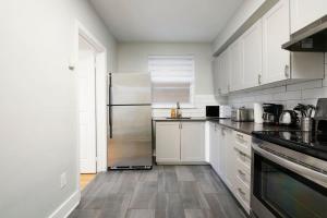 Fotografie z fotogalerie ubytování Stylish 2BR in Montreal v Montrealu