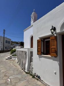 Το κτήριο όπου στεγάζεται  η παραθεριστική κατοικία