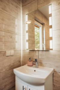 Koupelna v ubytování Zakątek Mazury Domek na Mazurach Sauna Jacuzzi