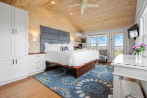a bedroom with a large bed with a blue rug at Topside Inn in Boothbay Harbor