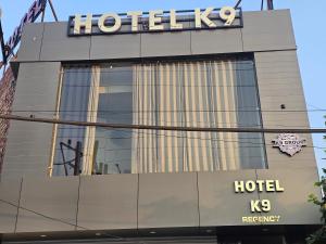 Certifikát, hodnocení, plakát nebo jiný dokument vystavený v ubytování Hotel K9 Regency sirsa
