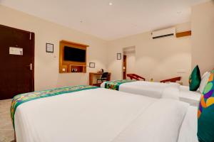 Treebo Address Inn Gachibowli客房内的一张或多张床位