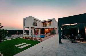 Πισίνα στο ή κοντά στο Bow Villa +14 φωτογραφίες