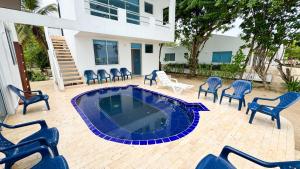 a patio with chairs and a swimming pool at Cabaña Costa de Oro in San Antero