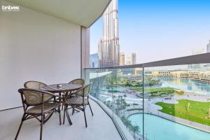 Swimmingpoolen hos eller tæt på bnbme - Luxury Downtown Dubai Apt Burj Khalifa Fountain Views Pool Gym Parking + 187 billeder