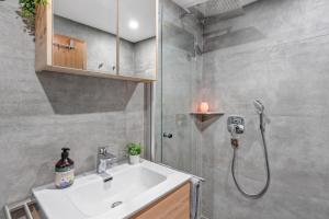 Ένα μπάνιο στο Schlossblickwohnung Schiel +16 φωτογραφίες