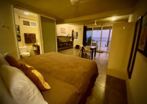 Posezení v ubytování Casablanca Guest House - Adults Only - Starlink Internet!