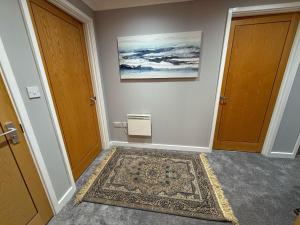 ブラックネルにあるQuaint Bracknell Apartment with Two Bedroomsの廊下