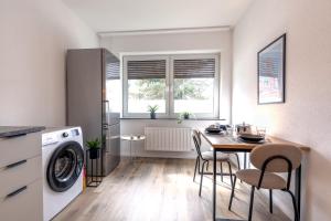 a kitchen and dining room with a table and chairs at Ziegel-Quartier APTNR 4 in Viersen