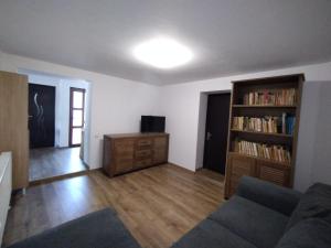 Η βιβλιοθήκη της παραθεριστικής κατοικίας