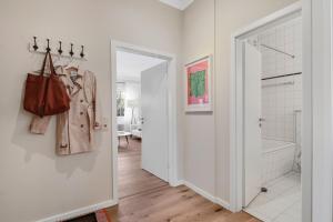 Un baño de Ferienwohnung Waldglück 17 fotos más