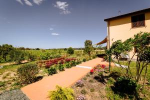 Taman di luar Agriturismo Bio Podere 109 - Wine&Food
