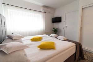 Posteľ alebo postele v izbe v ubytovaní Hotel Nafta Krosno + 37 fotografií
