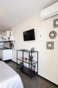 A kitchen or kitchenette at Home2Book Candemar Ocean View