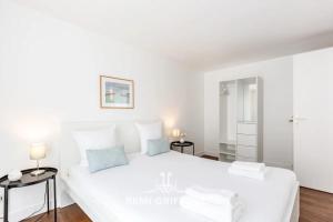 Posteľ alebo postele v izbe v ubytovaní Hypolite 3 New- Nice flat for 4 - 80 meters from the Port of Honfleur + 5 fotografií