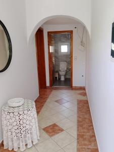 Koupelna v ubytování Spiros House