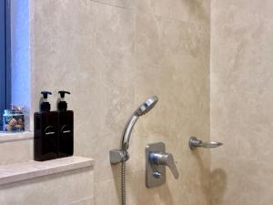 Bilik mandi di BKC Signature Bliss Elite 1BHK Near JioWorld and US Embassy