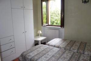 A bed or beds in a room at Sabina Trilo Sirolo, in centro con posto auto