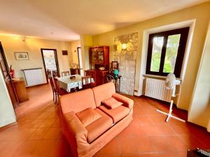 A seating area at Sabina Trilo Sirolo, in centro con posto auto