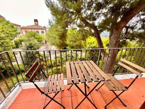 A balcony or terrace at Sabina Trilo Sirolo, in centro con posto auto