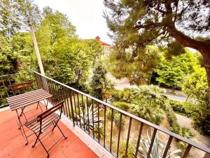 A balcony or terrace at Sabina Trilo Sirolo, in centro con posto auto