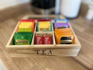 a wooden box filled with different types of tea at The Annexe Long Melford in Long Melford