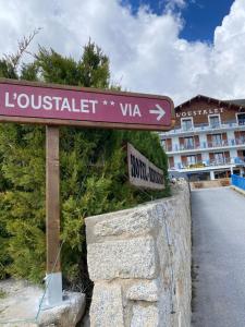 Foto dalla galleria di Hôtel L'Oustalet a Font-Romeu-Odeillo-Via