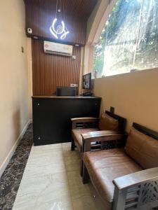 Χώρος καθιστικού στο Neighbour Inn-Elite