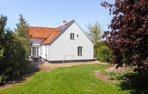 Giardino di Awesome Home In Haslev With Kitchen
