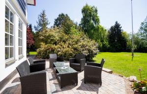 Giardino di Awesome Home In Haslev With Kitchen
