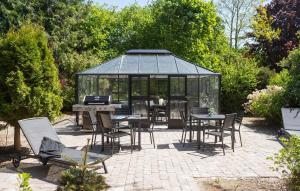 Giardino di Awesome Home In Haslev With Kitchen