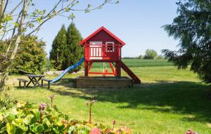 Area giochi per bambini di Awesome Home In Haslev With Kitchen