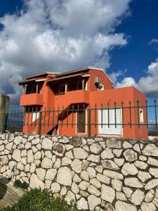 Το κτήριο όπου στεγάζεται  η παραθεριστική κατοικία