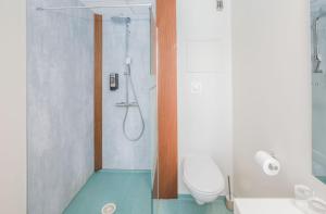 Koupelna v ubytování L'HÔTEL DES BAINS - Salles-la-Source