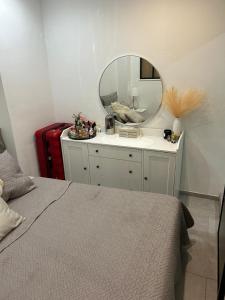 Ένα ή περισσότερα κρεβάτια σε δωμάτιο στο New central nice sea down town