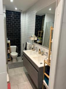 Ένα μπάνιο στο New central nice sea down town