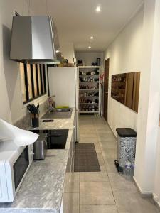 Η κουζίνα ή μικρή κουζίνα στο New central nice sea down town +3 φωτογραφίες