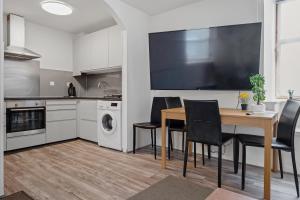 a kitchen and dining room with a table and chairs at BTS 2 Bed Apart Inverness Centre in Inverness