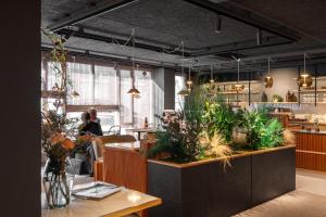 Restaurace v ubytování Hôtel L'Adresse - Entièrement rénové