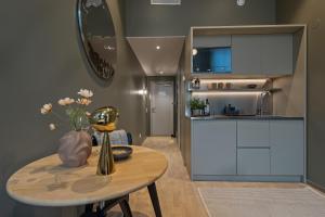 Unity Hammarby Sjöstad - A Studio Hotel的厨房或小厨房