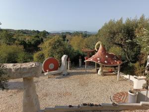 a small garden with a mushroom playground at Casa de Artista in Figueiró dos Vinhos