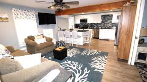 Η κουζίνα ή μικρή κουζίνα στο The Daisy Cottage- 2Nd And 3Rd Floor Unit