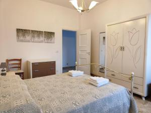 a bedroom with a bed and a dresser and a mirror at CASA DORI in Cisternino