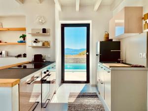 Kuchyň nebo kuchyňský kout v ubytování Spiti su in Paros - Naousa Piscina Privata